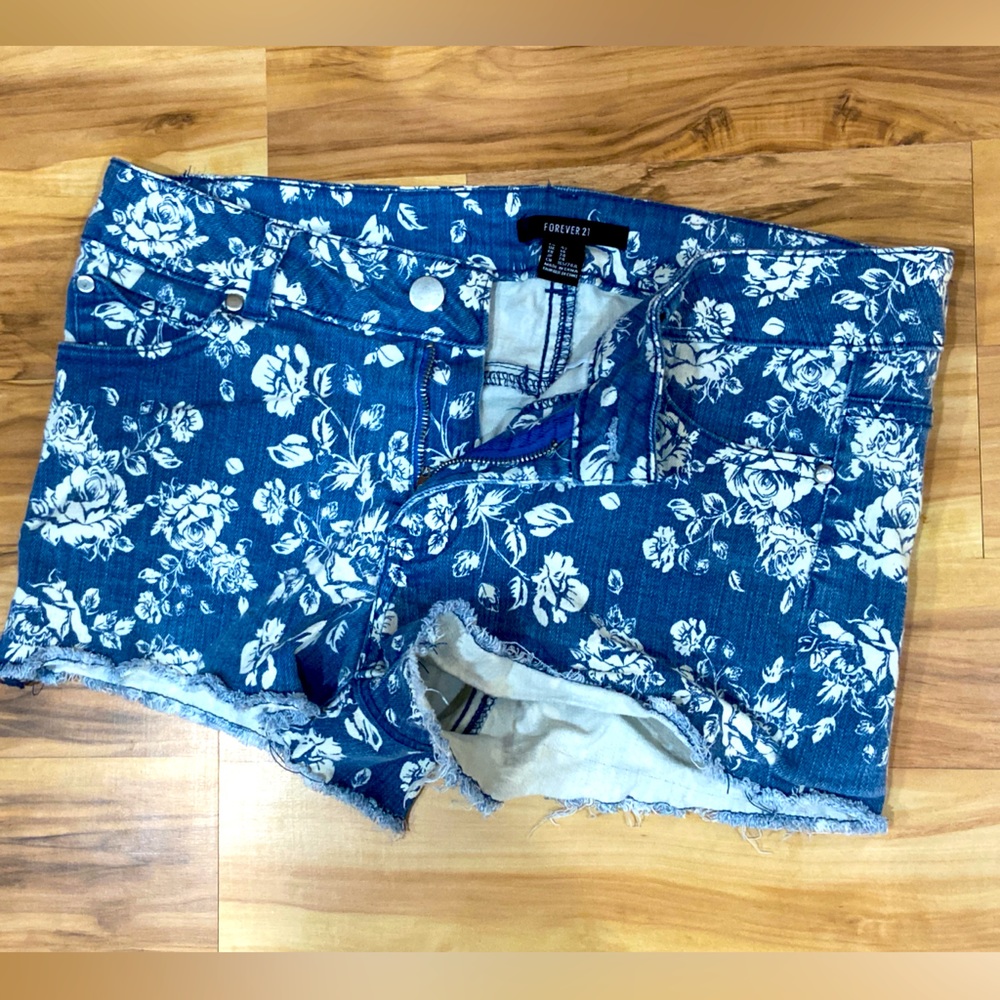 Super cute floral jean shorts